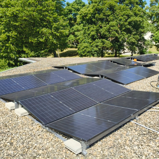 Solarzellen auf Dach
